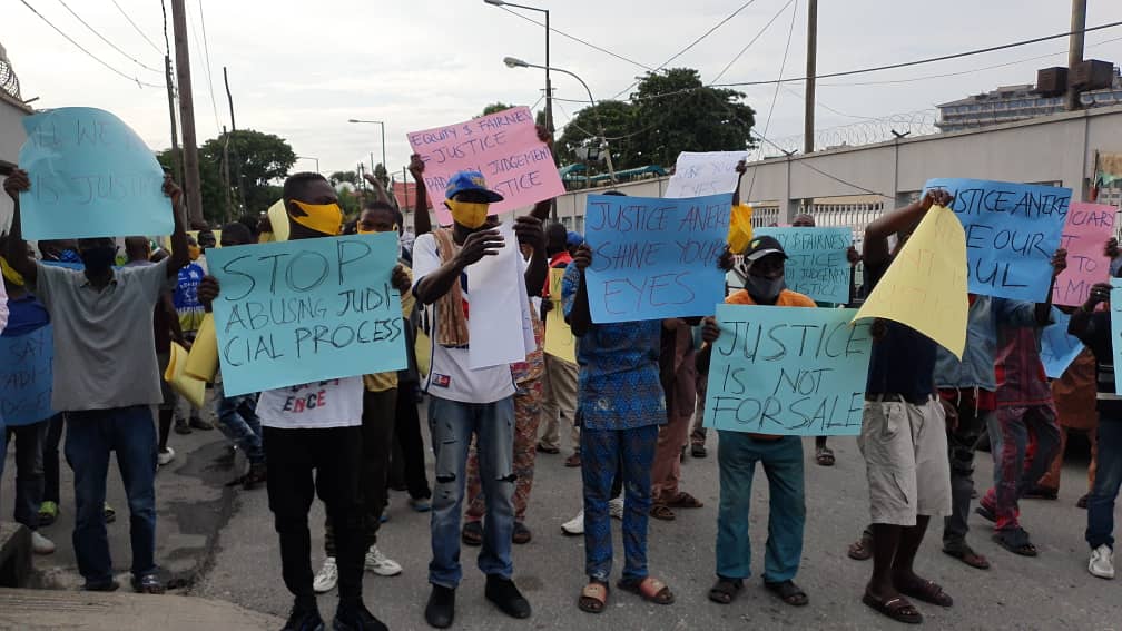 Protesters Storm Court, Demand Justice in a Case before Justice Aneke