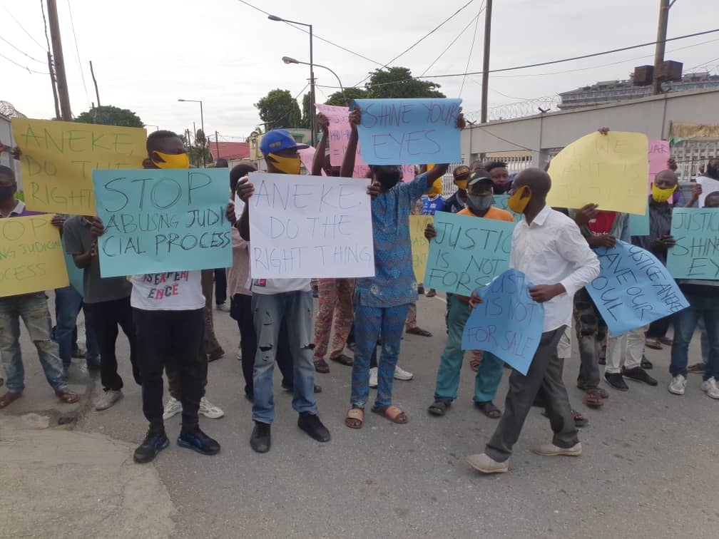 Protesters Storm Court, Demand Justice in a Case before Justice Aneke