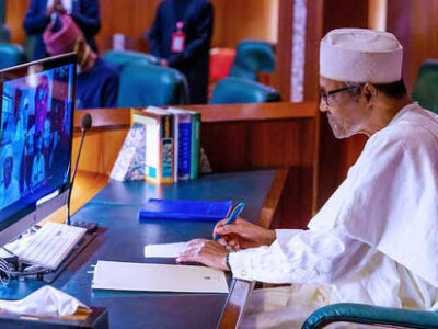 BREAKING: Buhari meets members of Economic Advisory Council