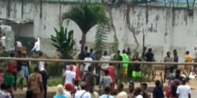 #EndSARS: Hoodlums storm Benin protest, free prisoners