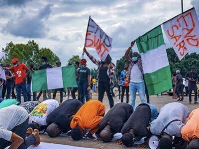 #EndSARS protesters hold Jummat Prayers on the road