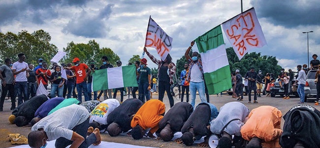 #EndSARS protesters hold Jummat Prayers on the road