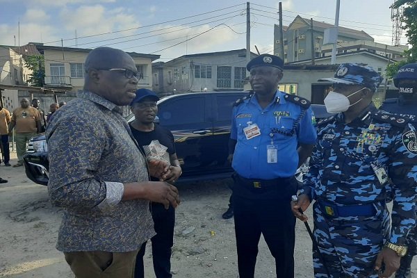 #EndSARS: Police clear barricades in Lagos