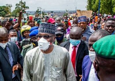 Kwara Governor leads #EndSARS protesters to Police Headquarters