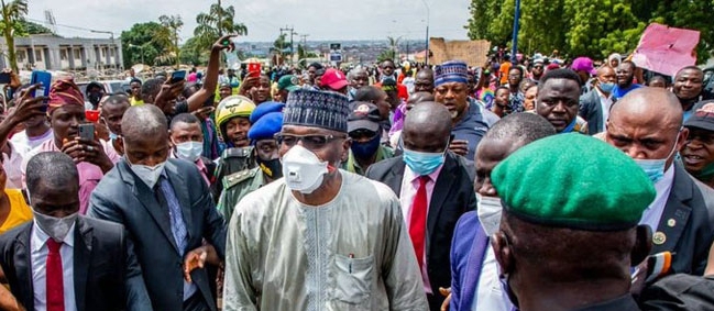 Kwara Governor leads #EndSARS protesters to Police Headquarters
