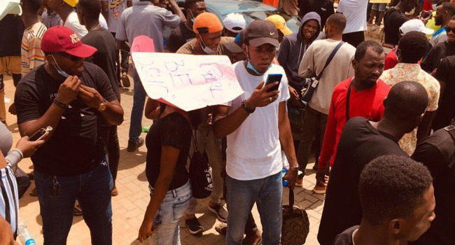 #SARSMUSTEND: Nigerians demand Police reform, release of arrested protesters, more