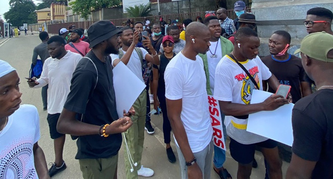 #SARSMUSTEND: Nigerians demand Police reform, release of arrested protesters, more