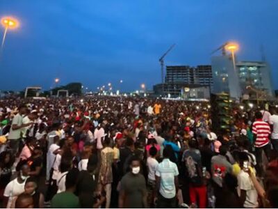 #EndSARS group stops receiving funds, urges protesters to observe curfew