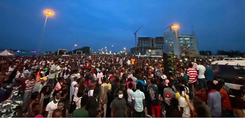 #EndSARS group stops receiving funds, urges protesters to observe curfew