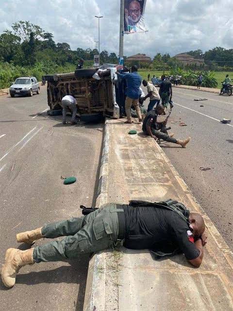 Breaking: Two dead, 8 injured as Police Hilux van crashed in Ondo