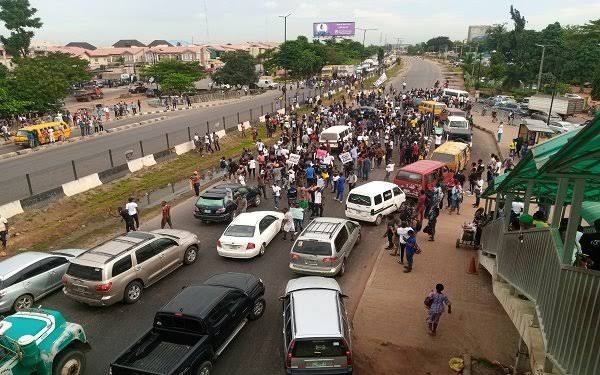 #EndSARS protesters block Lagos-Ibadan Expressway