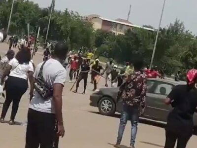 Breaking: Thugs attack #ENDSARS protesters in Abuja, injure many, destroy cars