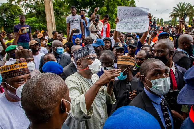 Kwara Governor leads #EndSARS protesters to Police Headquarters