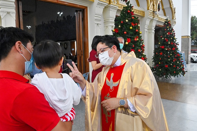 Christmas ‎festivities around the world