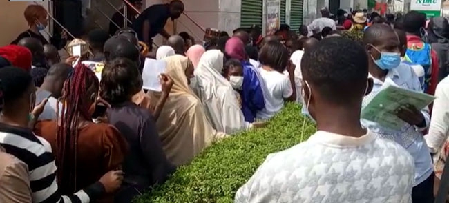 Again, large crowds defy COVID-19 restrictions, storm NIMC for NIN