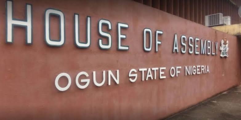BREAKING: Hoodlums burgle Ogun Assembly, cart away mace