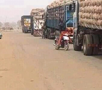 After 6 days, food dealers agree to lift ban on supply to South