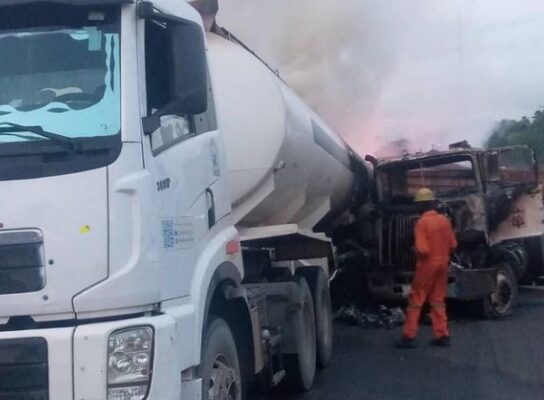 Fire guts 7 vehicles on Otedola Bridge
