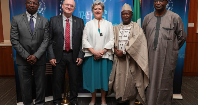 Governor Babajide Sanwo-Olu immediately handed her over to officials of the social welfare in the presence of the police and some Kogi leaders