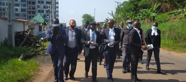 A statement by the president of the association, Olumide Akpata, directed the branch chairmen to lead the “visits”, which are more like peaceful protests, on Monday, and on all other subsequent Mondays until the demand for the judiciary’s financial autonomy is met.  It urged the branch leaders “to effectively mobilise their members” for the “visit to the governors at the state government houses” to press home the demand.