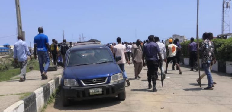The RRS operatives also ensured that any attempt to breach the perimeter fencing of the school was repelled.  Security operatives also teargassed the gathering of angry students.