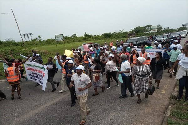 JUSUN, NBA members block Osun Deputy Governor’s convoy