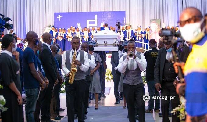 Tears as Pastor Dare Adeboye is buried