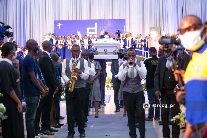 Tears as Pastor Dare Adeboye is buried