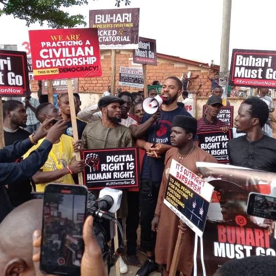 [JUST IN] Democracy Day: Police shoot teargas at protesters in Abuja