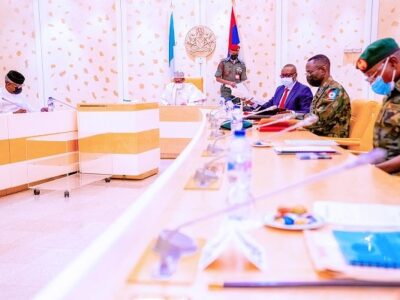 BREAKING: Buhari presides over emergency security meeting