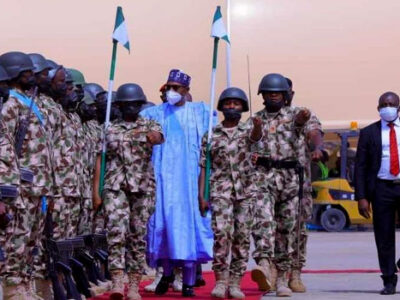 The President during the visit addressed Nigerian army troops at the headquarters of Theatre Command Operation Heading Kai and 7 Division Nigerian Army, Maiduguri Malari Cantonment, Maiduguri. He also commissioned some projects including 4,000 houses which were part of the Federal Government’s housing project, as well as some local projects executed by the state government. In a statement issued earlier, the Borno State government said “the President would commission the first phase of the 10,000 houses which he graciously approved and funded for the resettlement of Internally Displaced Persons (IDPs) and refugees.” According to the Governor, the housing project in Borno is the largest Federal Government housing intervention sited in one state. Governor Zulum highlighted the other projects approved which he attributed to the President’s compassion and concern for the humanitarian situation in the state.