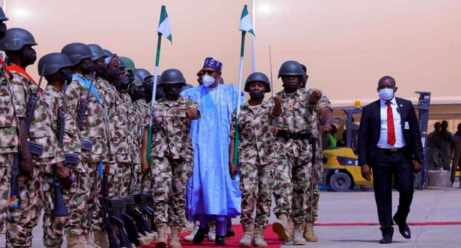 The President during the visit addressed Nigerian army troops at the headquarters of Theatre Command Operation Heading Kai and 7 Division Nigerian Army, Maiduguri Malari Cantonment, Maiduguri. He also commissioned some projects including 4,000 houses which were part of the Federal Government’s housing project, as well as some local projects executed by the state government. In a statement issued earlier, the Borno State government said “the President would commission the first phase of the 10,000 houses which he graciously approved and funded for the resettlement of Internally Displaced Persons (IDPs) and refugees.” According to the Governor, the housing project in Borno is the largest Federal Government housing intervention sited in one state. Governor Zulum highlighted the other projects approved which he attributed to the President’s compassion and concern for the humanitarian situation in the state.