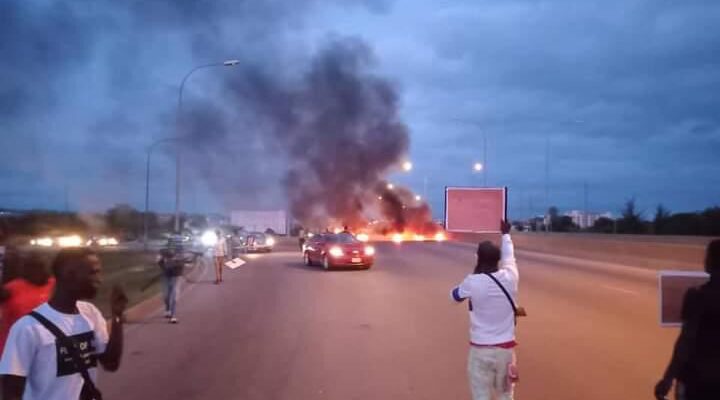 #BUHARIMUSTGO protest staged in Abuja