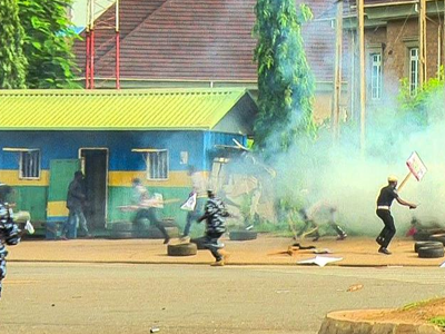 [JUST IN] Democracy Day: Police shoot teargas at protesters in Abuja