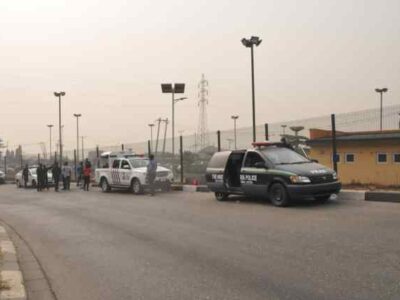 BREAKING: Police surround Gani Fawehinmi Park, venue of Lagos #June12 protest