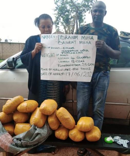 A  medical doctor, Jane Chioma Ofoma has been arrested in Auchi, Edo state, by operatives of the National Drug Law Enforcement Agency, NDLEA, for operating an online catering service, Omachis kitchen, through which she sells drugged cookies and biscuits.