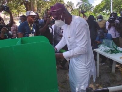 LG Elections: Sanwo-Olu, wife, cast votes at Ikoyi unit