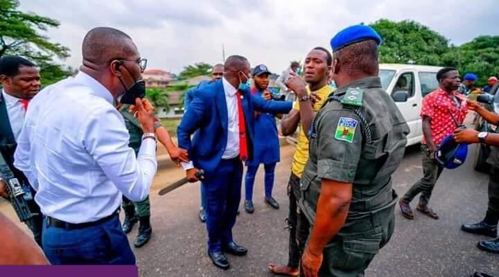 Gov Sanwo-Olu arrests robbers in rush hour traffic 