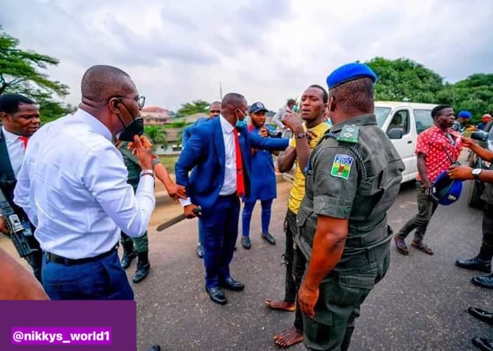 Gov Sanwo-Olu arrests robbers in rush hour traffic 