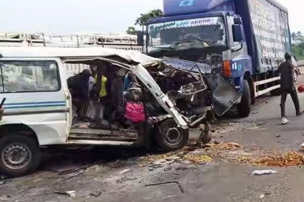 Lagos-Ibadan expressway crash: Death toll now 13