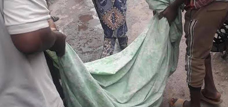 Her body has been covered with a piece of cloth as a crowd gathered at the spot.