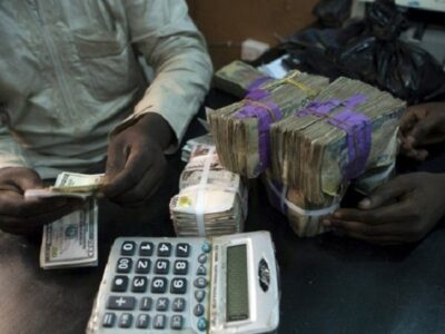 Naira falls to N522/$1 after CBN forex ban on BDCs