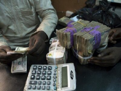 Naira weakens further to 517 against dollar