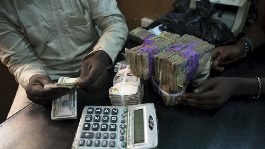 Naira weakens further to 517 against dollar