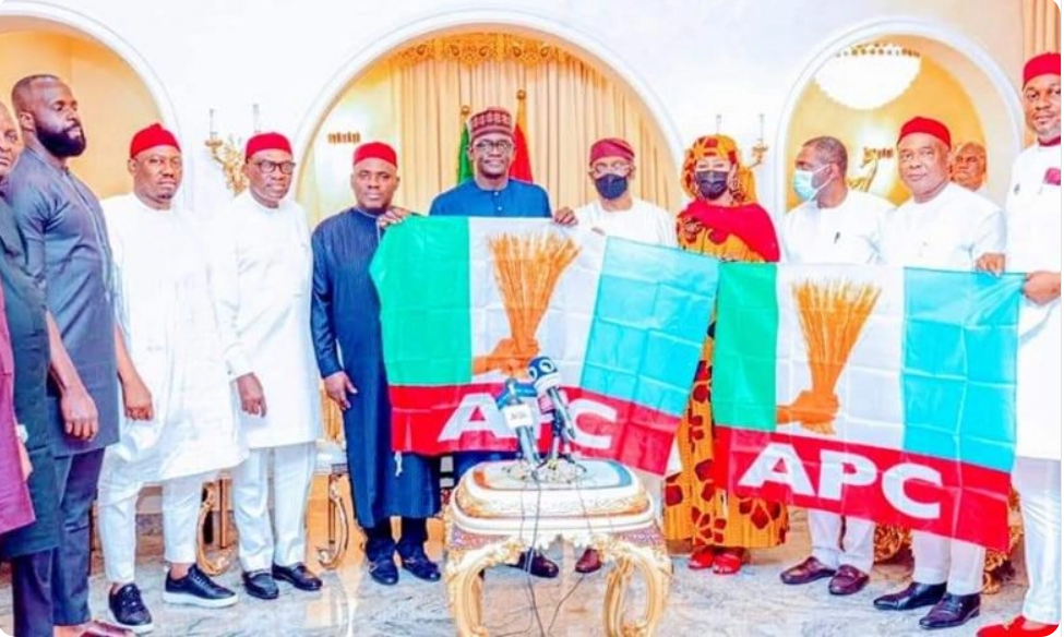 BREAKING: APC receives 11 Anambra lawmakers from PDP, APGA