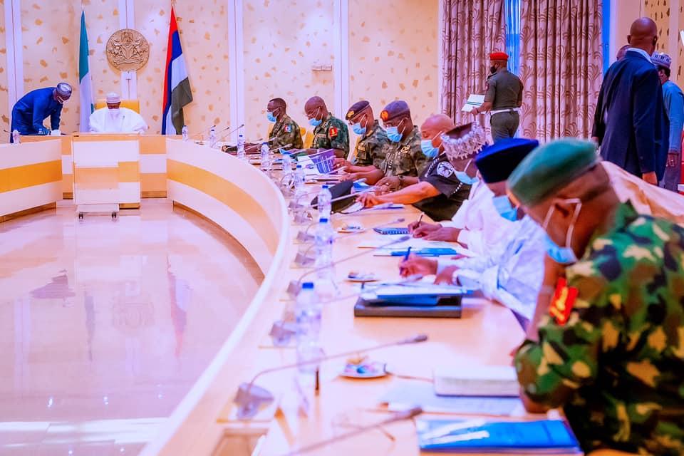 Buhari receives briefing from Security Chiefs, others