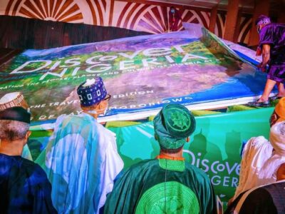 (PHOTOS) Buhari unveils world’s largest pictorial book, ‘Discover Nigeria’