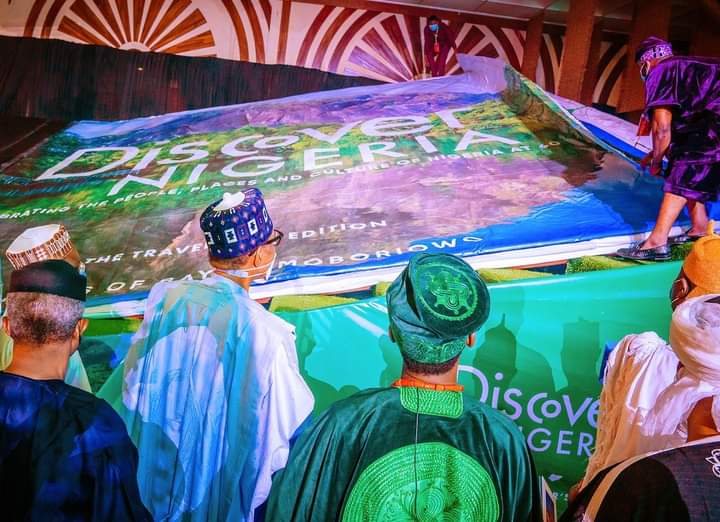 (PHOTOS) Buhari unveils world’s largest pictorial book, ‘Discover Nigeria’