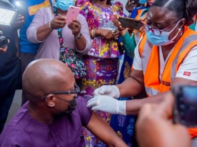 BREAKING: FG sets December 1st deadline for civil servants to take COVID-19 vaccine