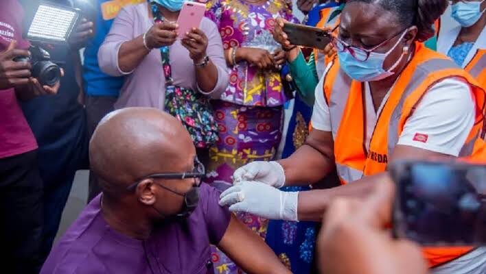 BREAKING: FG sets December 1st deadline for civil servants to take COVID-19 vaccine